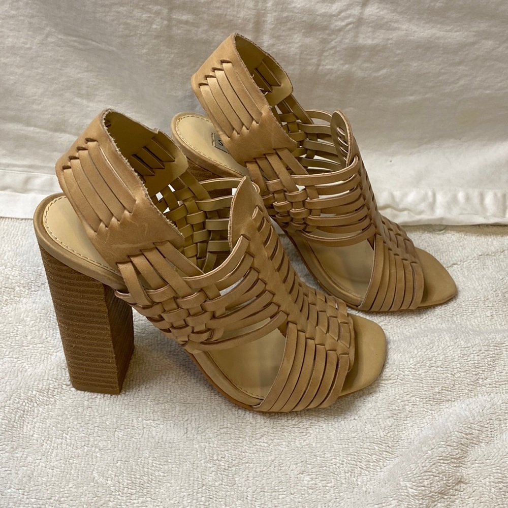 Steve Madden nude woven 3” heels